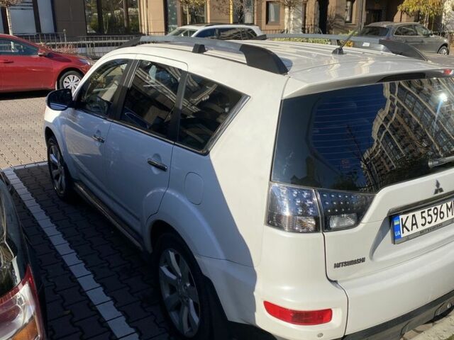 Белый Мицубиси Аутлендер, объемом двигателя 2.4 л и пробегом 154 тыс. км за 12500 $, фото 3 на Automoto.ua