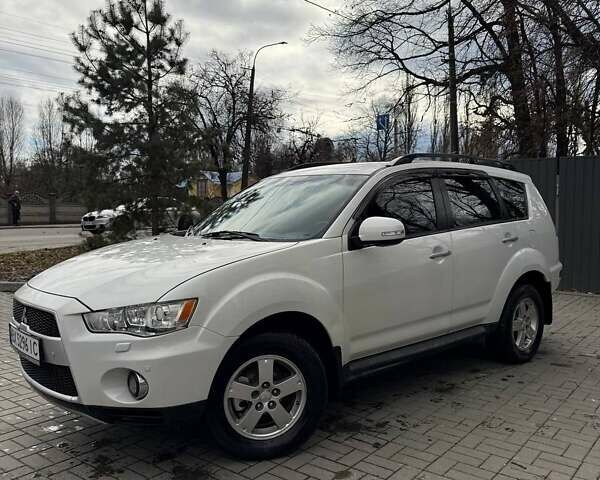 Белый Мицубиси Аутлендер, объемом двигателя 2.35 л и пробегом 192 тыс. км за 9300 $, фото 5 на Automoto.ua