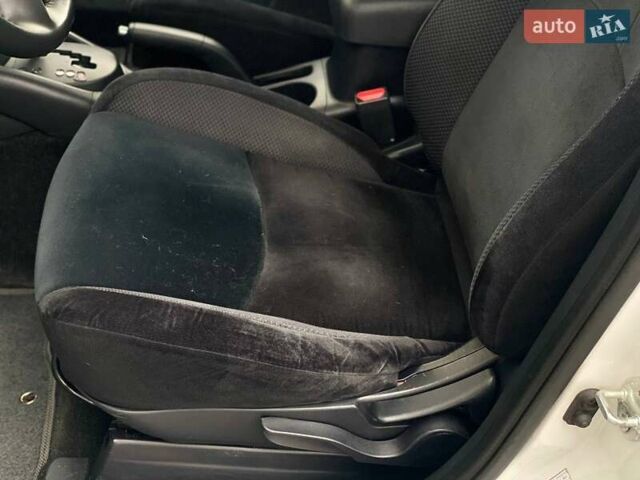 Білий Міцубісі Аутлендер, об'ємом двигуна 2 л та пробігом 248 тис. км за 10490 $, фото 21 на Automoto.ua