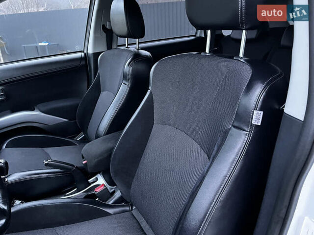 Белый Мицубиси Аутлендер, объемом двигателя 2.3 л и пробегом 161 тыс. км за 11150 $, фото 27 на Automoto.ua