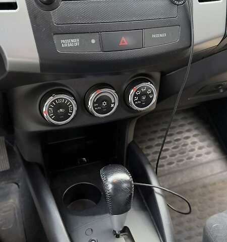 Белый Мицубиси Аутлендер, объемом двигателя 2 л и пробегом 172 тыс. км за 10999 $, фото 15 на Automoto.ua