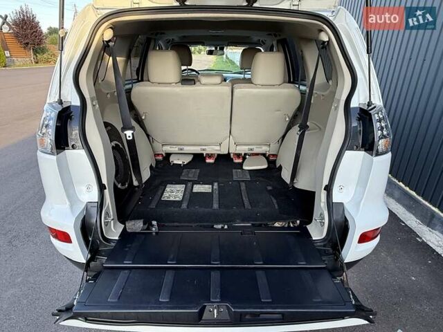 Белый Мицубиси Аутлендер, объемом двигателя 3 л и пробегом 269 тыс. км за 10500 $, фото 73 на Automoto.ua