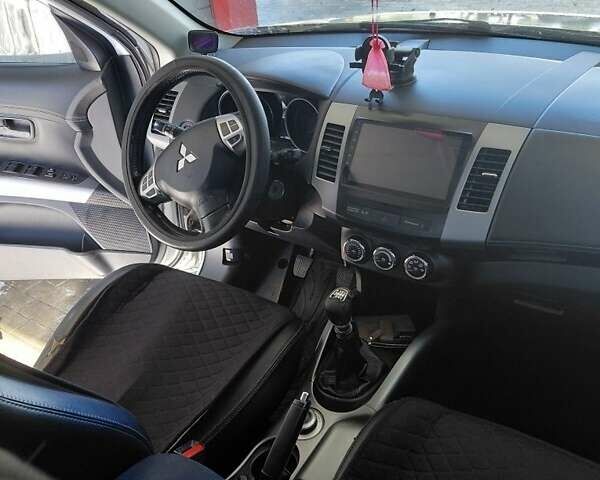 Білий Міцубісі Аутлендер, об'ємом двигуна 2.3 л та пробігом 288 тис. км за 12000 $, фото 12 на Automoto.ua