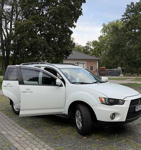 Белый Мицубиси Аутлендер, объемом двигателя 2 л и пробегом 172 тыс. км за 10999 $, фото 8 на Automoto.ua