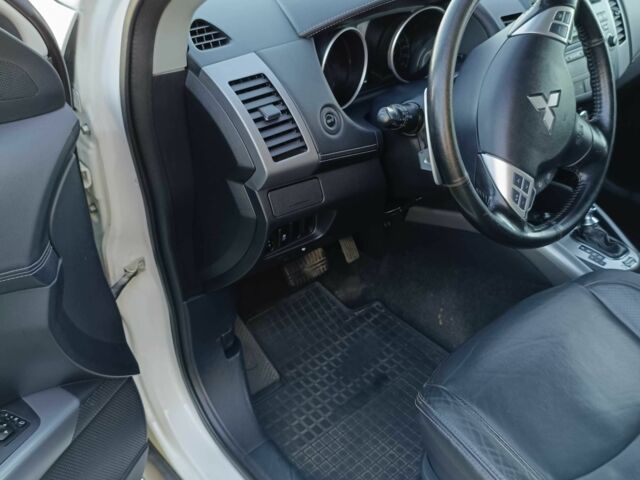 Белый Мицубиси Аутлендер, объемом двигателя 2.2 л и пробегом 232 тыс. км за 11100 $, фото 20 на Automoto.ua