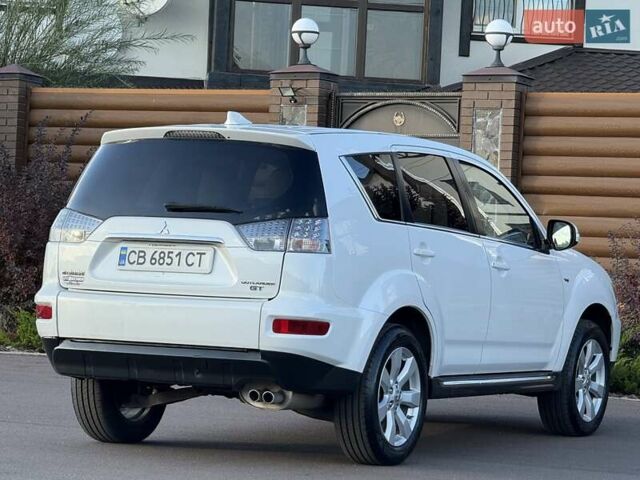 Белый Мицубиси Аутлендер, объемом двигателя 3 л и пробегом 269 тыс. км за 10500 $, фото 33 на Automoto.ua