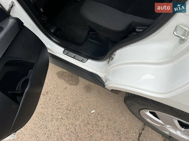 Білий Міцубісі Аутлендер, об'ємом двигуна 2.36 л та пробігом 260 тис. км за 9700 $, фото 30 на Automoto.ua