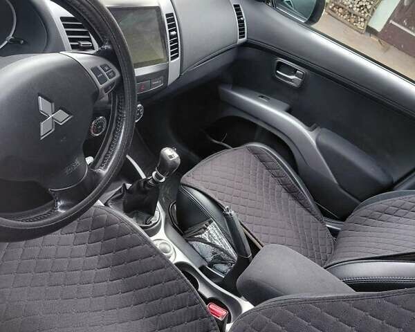 Білий Міцубісі Аутлендер, об'ємом двигуна 2.3 л та пробігом 288 тис. км за 12000 $, фото 13 на Automoto.ua