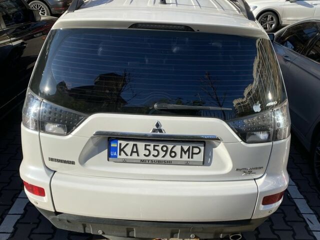 Белый Мицубиси Аутлендер, объемом двигателя 2.4 л и пробегом 154 тыс. км за 12500 $, фото 5 на Automoto.ua