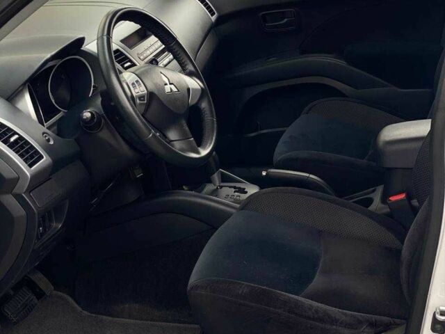 Белый Мицубиси Аутлендер, объемом двигателя 2 л и пробегом 248 тыс. км за 10490 $, фото 12 на Automoto.ua