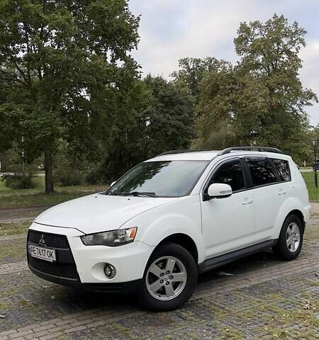 Белый Мицубиси Аутлендер, объемом двигателя 2 л и пробегом 172 тыс. км за 10999 $, фото 2 на Automoto.ua