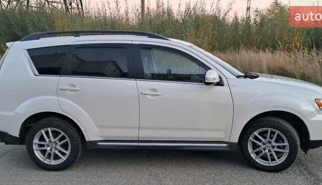 Белый Мицубиси Аутлендер, объемом двигателя 2.27 л и пробегом 191 тыс. км за 10999 $, фото 2 на Automoto.ua