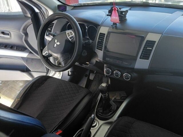 Білий Міцубісі Аутлендер, об'ємом двигуна 2.3 л та пробігом 286 тис. км за 12000 $, фото 13 на Automoto.ua