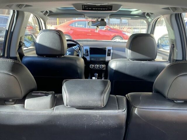 Белый Мицубиси Аутлендер, объемом двигателя 2.4 л и пробегом 154 тыс. км за 12500 $, фото 8 на Automoto.ua