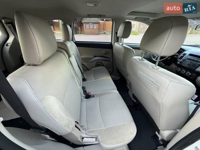 Белый Мицубиси Аутлендер, объемом двигателя 3 л и пробегом 269 тыс. км за 10500 $, фото 51 на Automoto.ua