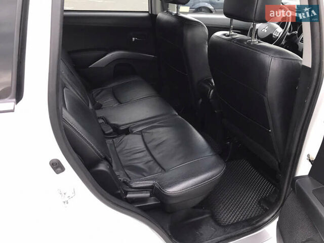 Белый Мицубиси Аутлендер, объемом двигателя 2.18 л и пробегом 285 тыс. км за 11500 $, фото 14 на Automoto.ua