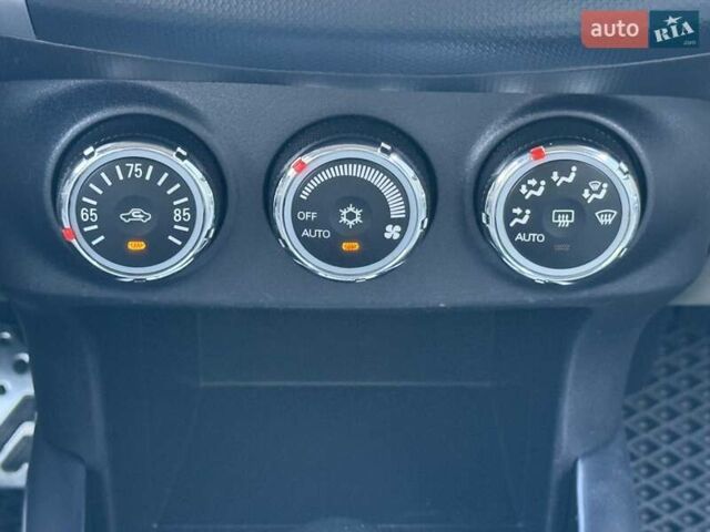 Белый Мицубиси Аутлендер, объемом двигателя 3 л и пробегом 269 тыс. км за 10500 $, фото 68 на Automoto.ua