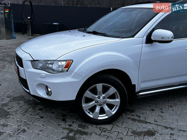 Белый Мицубиси Аутлендер, объемом двигателя 2.3 л и пробегом 161 тыс. км за 11150 $, фото 3 на Automoto.ua