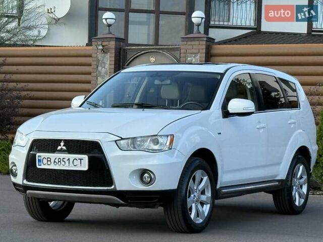 Белый Мицубиси Аутлендер, объемом двигателя 3 л и пробегом 269 тыс. км за 10500 $, фото 5 на Automoto.ua