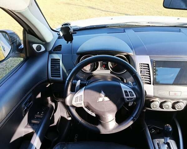 Білий Міцубісі Аутлендер, об'ємом двигуна 2.36 л та пробігом 168 тис. км за 12300 $, фото 19 на Automoto.ua