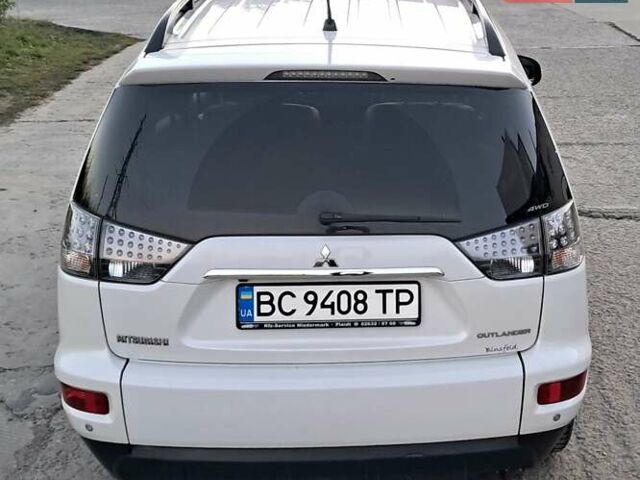Белый Мицубиси Аутлендер, объемом двигателя 2.27 л и пробегом 191 тыс. км за 10999 $, фото 9 на Automoto.ua