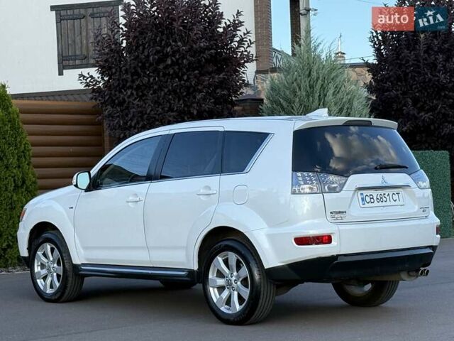 Белый Мицубиси Аутлендер, объемом двигателя 3 л и пробегом 269 тыс. км за 10500 $, фото 18 на Automoto.ua