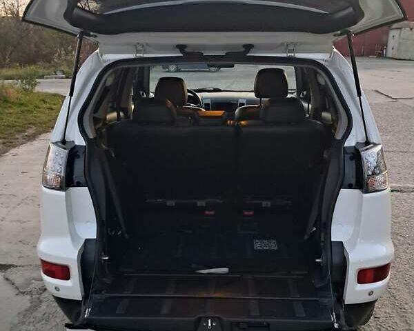 Белый Мицубиси Аутлендер, объемом двигателя 2.27 л и пробегом 191 тыс. км за 10999 $, фото 28 на Automoto.ua