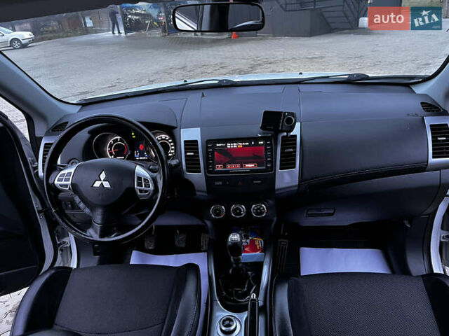 Белый Мицубиси Аутлендер, объемом двигателя 2.3 л и пробегом 161 тыс. км за 11150 $, фото 35 на Automoto.ua