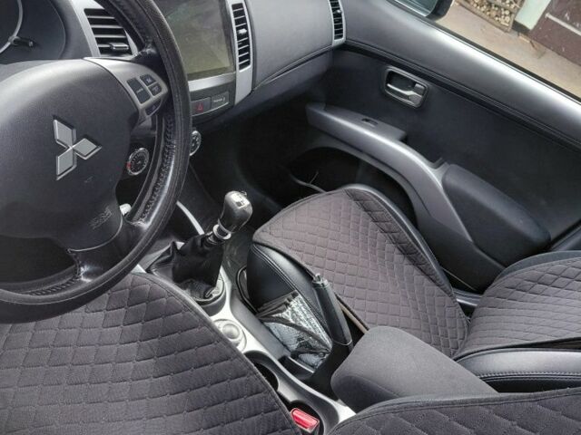 Білий Міцубісі Аутлендер, об'ємом двигуна 2.3 л та пробігом 286 тис. км за 12000 $, фото 14 на Automoto.ua