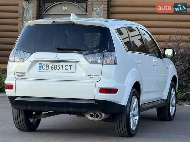 Белый Мицубиси Аутлендер, объемом двигателя 3 л и пробегом 269 тыс. км за 10500 $, фото 30 на Automoto.ua