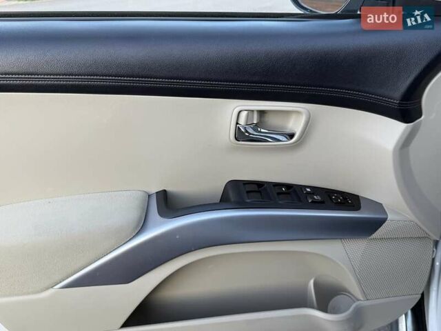 Белый Мицубиси Аутлендер, объемом двигателя 3 л и пробегом 269 тыс. км за 10500 $, фото 48 на Automoto.ua