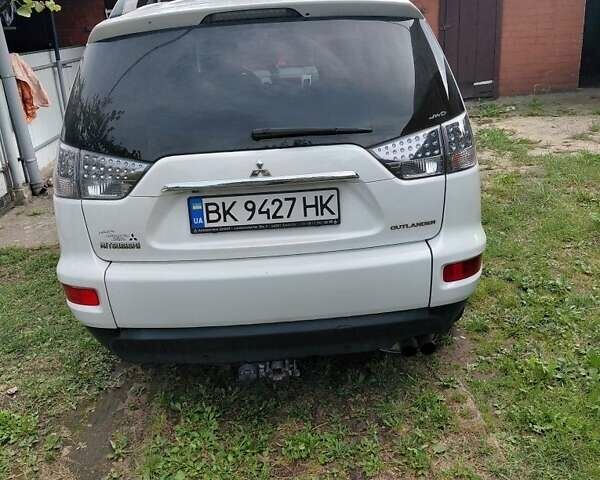 Білий Міцубісі Аутлендер, об'ємом двигуна 2.3 л та пробігом 288 тис. км за 12000 $, фото 2 на Automoto.ua