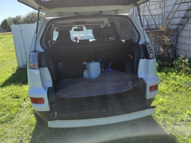 Білий Міцубісі Аутлендер, об'ємом двигуна 2.3 л та пробігом 286 тис. км за 12000 $, фото 5 на Automoto.ua