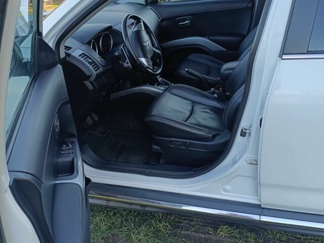 Белый Мицубиси Аутлендер, объемом двигателя 2.2 л и пробегом 232 тыс. км за 11100 $, фото 16 на Automoto.ua