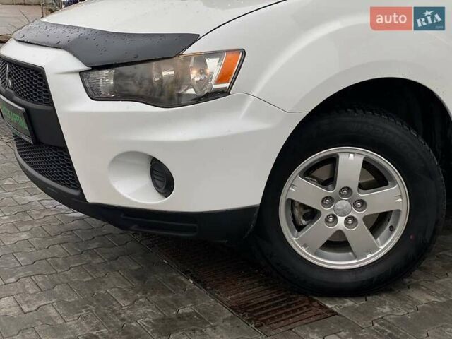 Білий Міцубісі Аутлендер, об'ємом двигуна 2 л та пробігом 248 тис. км за 10490 $, фото 2 на Automoto.ua