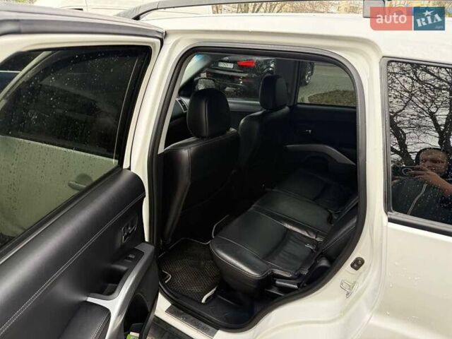 Белый Мицубиси Аутлендер, объемом двигателя 2.35 л и пробегом 192 тыс. км за 9300 $, фото 8 на Automoto.ua