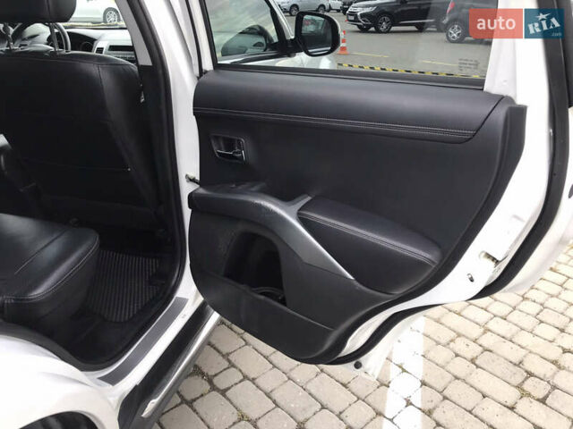 Белый Мицубиси Аутлендер, объемом двигателя 2.18 л и пробегом 285 тыс. км за 11500 $, фото 15 на Automoto.ua