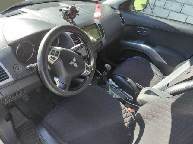 Білий Міцубісі Аутлендер, об'ємом двигуна 2.3 л та пробігом 286 тис. км за 12000 $, фото 9 на Automoto.ua