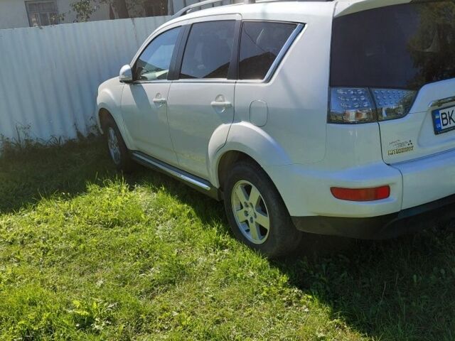 Білий Міцубісі Аутлендер, об'ємом двигуна 2.3 л та пробігом 286 тис. км за 12000 $, фото 6 на Automoto.ua