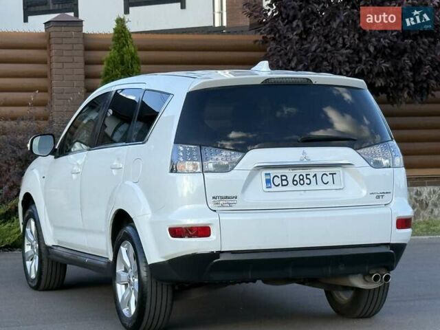 Белый Мицубиси Аутлендер, объемом двигателя 3 л и пробегом 269 тыс. км за 10500 $, фото 22 на Automoto.ua
