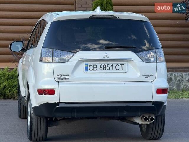 Белый Мицубиси Аутлендер, объемом двигателя 3 л и пробегом 269 тыс. км за 10500 $, фото 25 на Automoto.ua