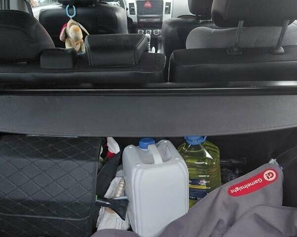 Білий Міцубісі Аутлендер, об'ємом двигуна 2.3 л та пробігом 288 тис. км за 12000 $, фото 14 на Automoto.ua