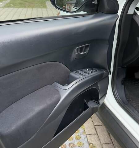 Белый Мицубиси Аутлендер, объемом двигателя 2 л и пробегом 172 тыс. км за 10999 $, фото 12 на Automoto.ua