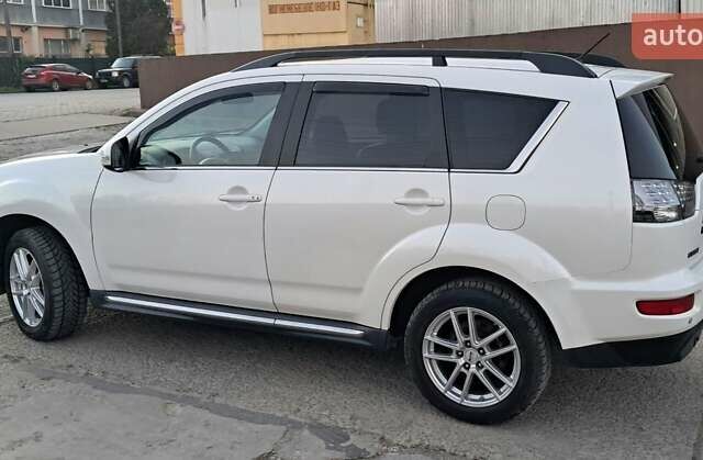Белый Мицубиси Аутлендер, объемом двигателя 2.27 л и пробегом 191 тыс. км за 10999 $, фото 7 на Automoto.ua