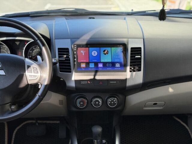 Белый Мицубиси Аутлендер, объемом двигателя 2.4 л и пробегом 223 тыс. км за 10500 $, фото 6 на Automoto.ua