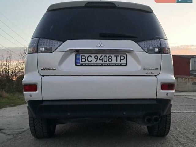 Белый Мицубиси Аутлендер, объемом двигателя 2.27 л и пробегом 191 тыс. км за 10999 $, фото 5 на Automoto.ua