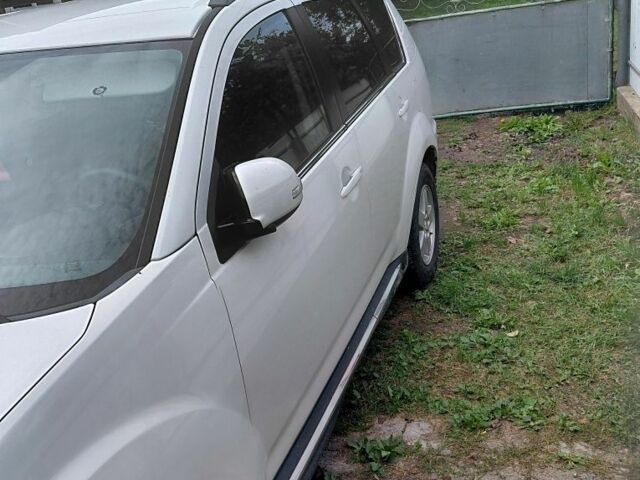 Білий Міцубісі Аутлендер, об'ємом двигуна 2.3 л та пробігом 286 тис. км за 12000 $, фото 2 на Automoto.ua