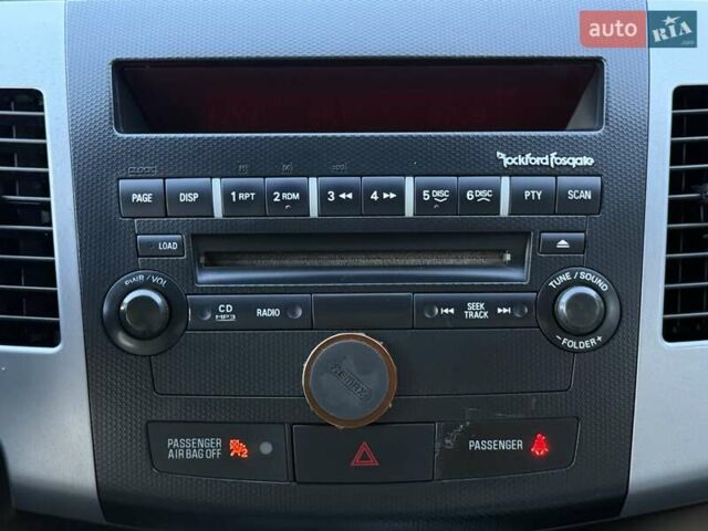 Белый Мицубиси Аутлендер, объемом двигателя 3 л и пробегом 269 тыс. км за 10500 $, фото 67 на Automoto.ua