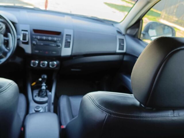 Белый Мицубиси Аутлендер, объемом двигателя 2.2 л и пробегом 232 тыс. км за 11100 $, фото 12 на Automoto.ua