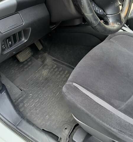 Белый Мицубиси Аутлендер, объемом двигателя 2 л и пробегом 172 тыс. км за 10999 $, фото 21 на Automoto.ua